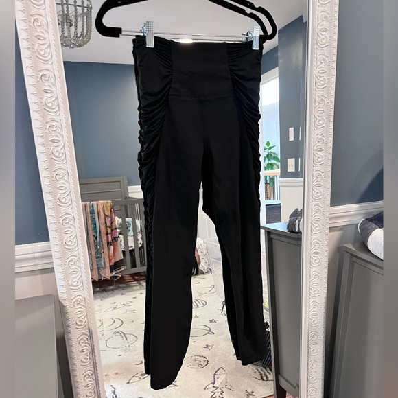 Ruched Lululemon Leggings - Picture 1 of 3